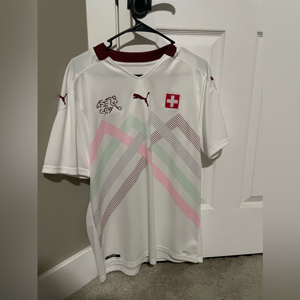 PUMA Switzerland National Team Jersey SIZE: MENS LARGE